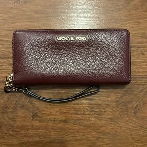 Michael Kors Large Leather Zipper Wallet.